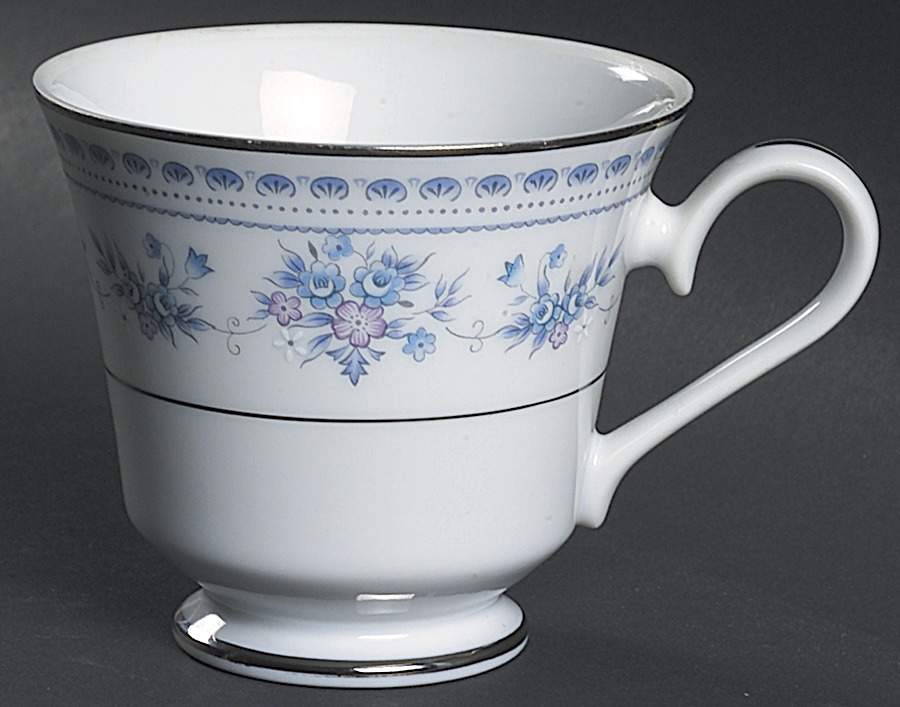 Blue Dawn Footed Cup by Seizan-1