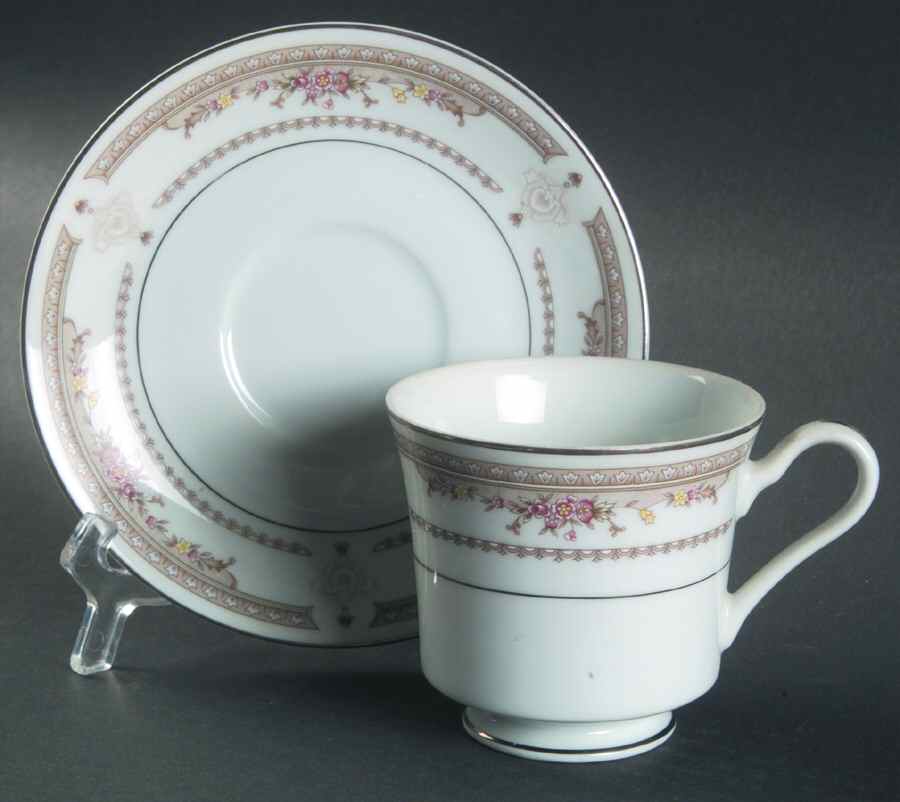Fontaine Footed Cup & Saucer Set by Seizan-1