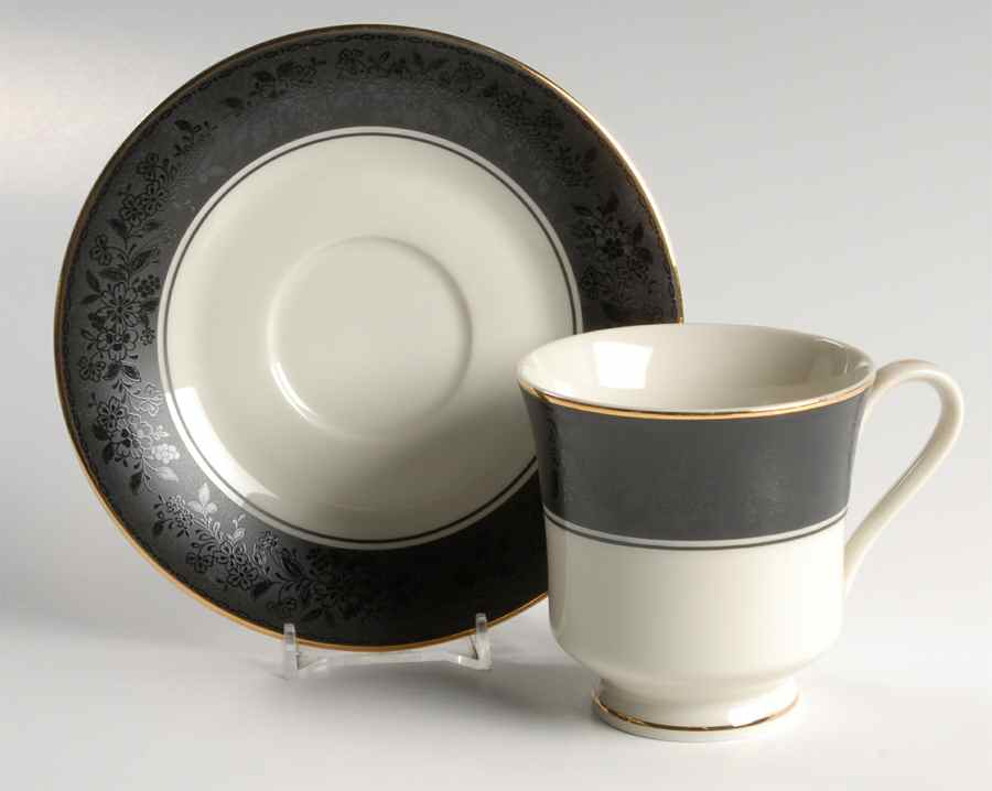 Jamaica Footed Cup & Saucer Set by Seizan-1