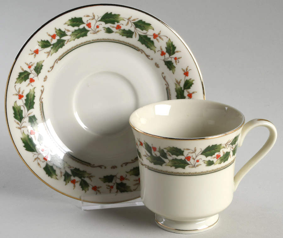 Noel Footed Cup & Saucer Set by Seizan-1