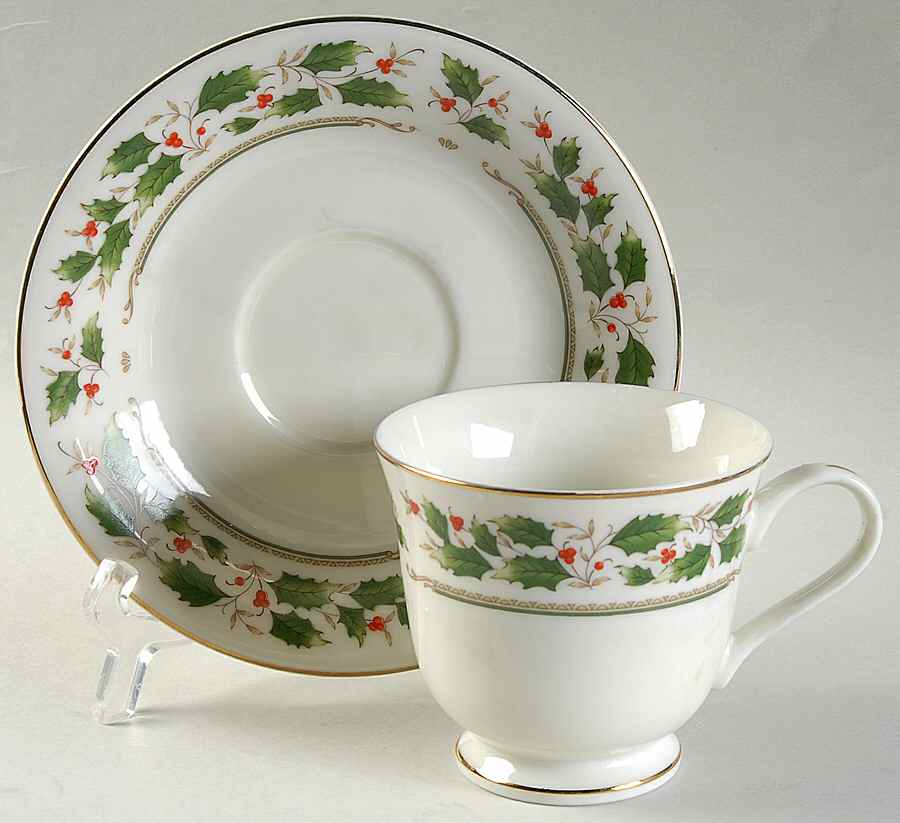 Noel Footed Cup & Saucer Set by Seizan-1
