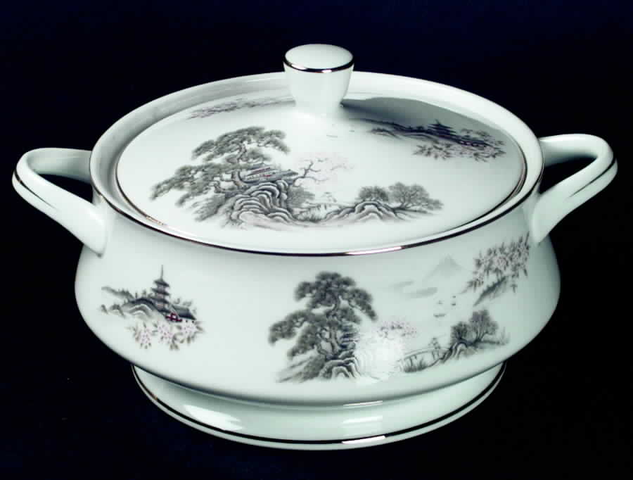 Sansui Round Covered Vegetable by Seizan-1