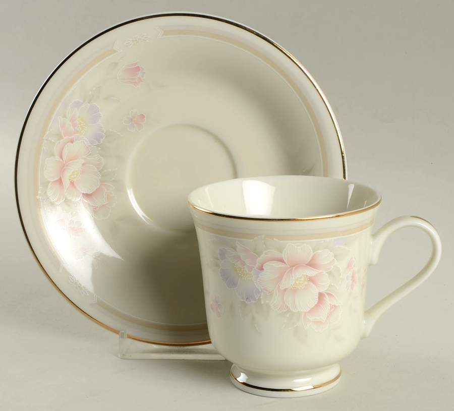 Sonorous Footed Cup & Saucer Set by Seizan-1
