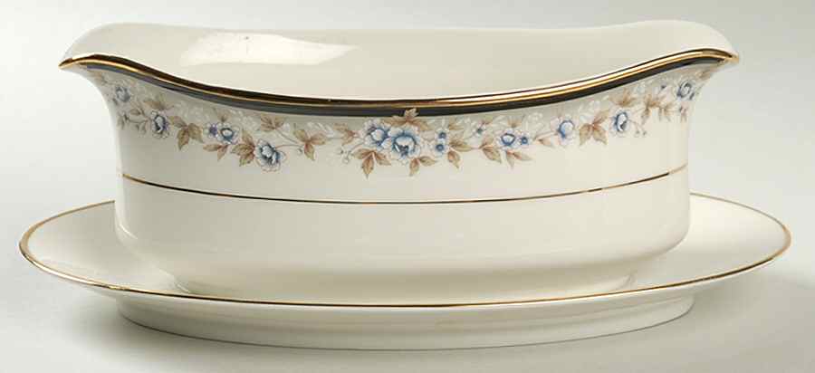 Towada Gravy Boat with Attached Underplate by Seizan-1
