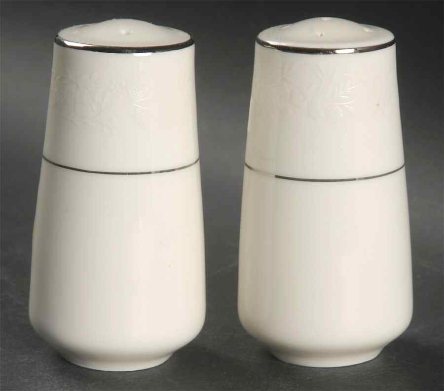 White Oak Salt & Pepper Set by Seizan-1