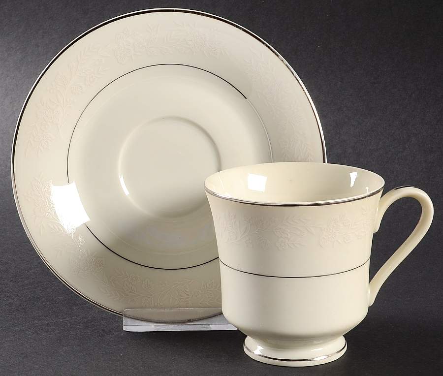 White Oak Footed Cup & Saucer Set by Seizan-1