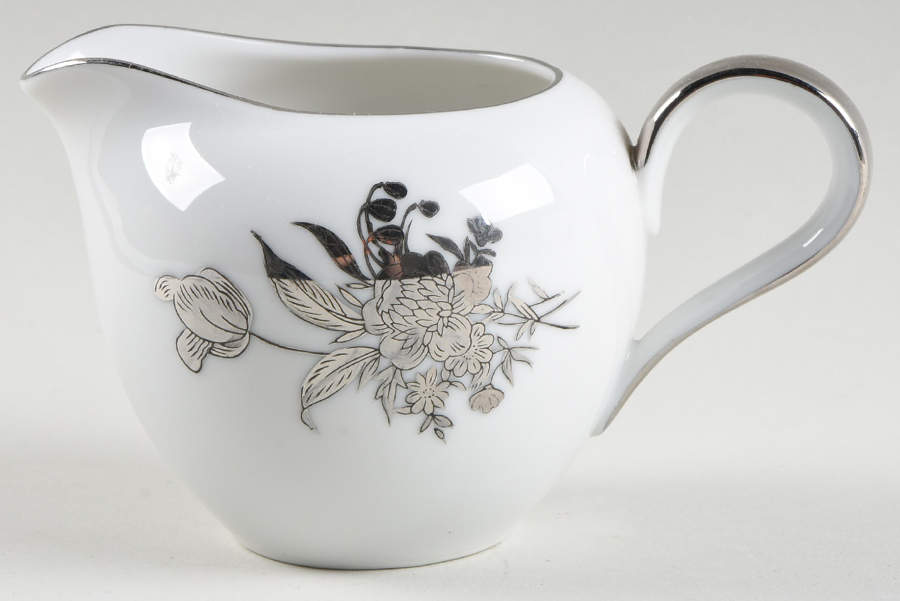 397 (Smooth Edge) Creamer by Seyei Toki Co-1