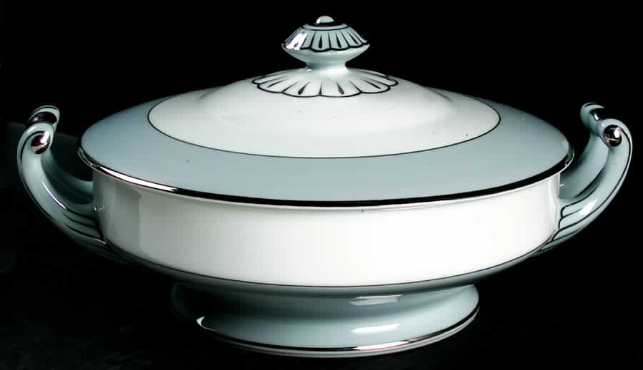 398 (Rim) Round Covered Vegetable by Seyei Toki Co-1