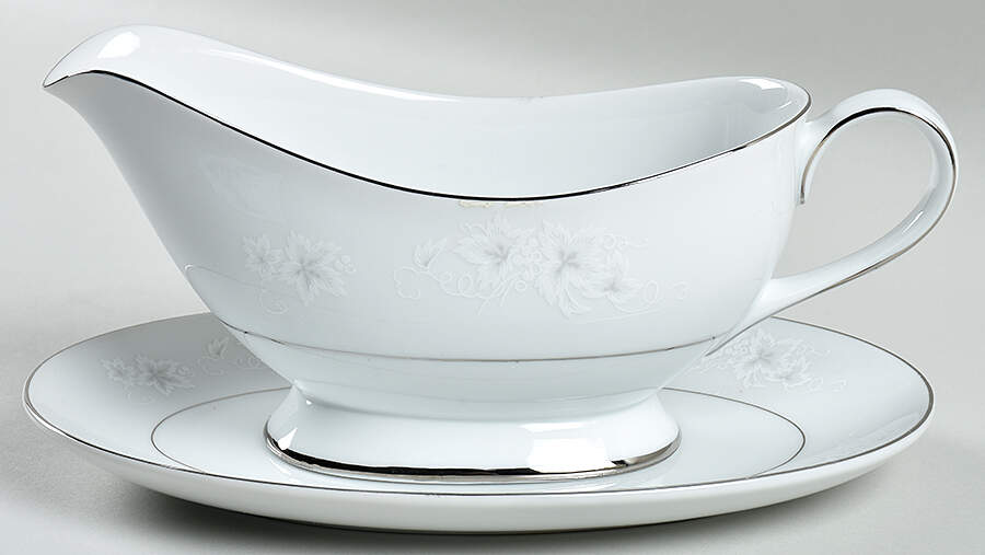 Chateau Gravy Boat & Underplate/Relish by Seyei Toki Co-1