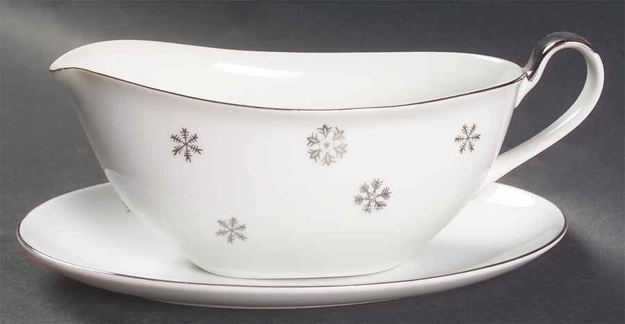 Snowy Gravy Boat & Underplate by Seyei Toki Co-1