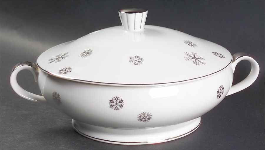 Snowy Round Covered Vegetable by Seyei Toki Co-1