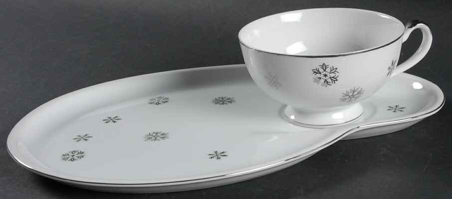 Snowy Snack Plate & Cup Set by Seyei Toki Co-1