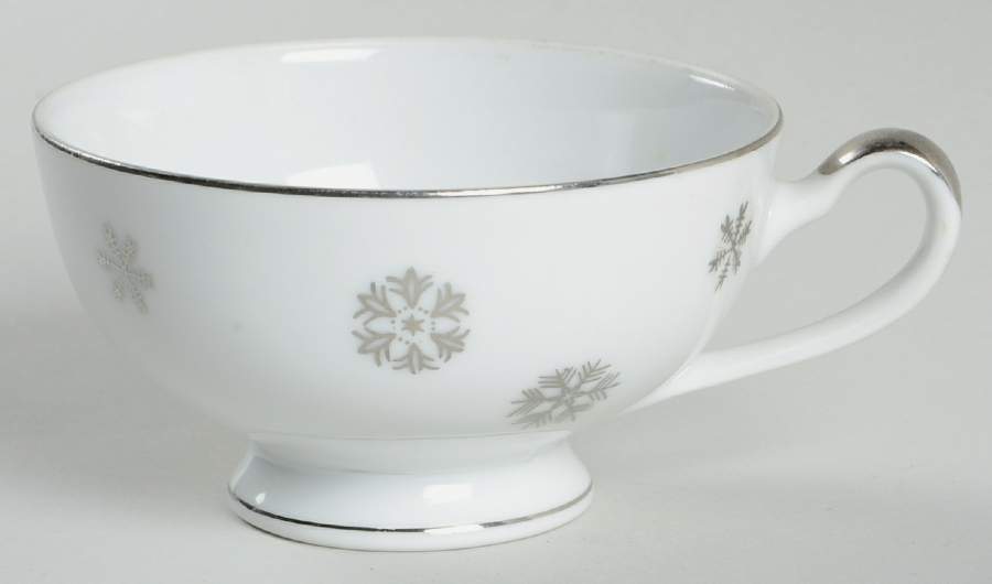 Snowy Footed Cup by Seyei Toki Co-1