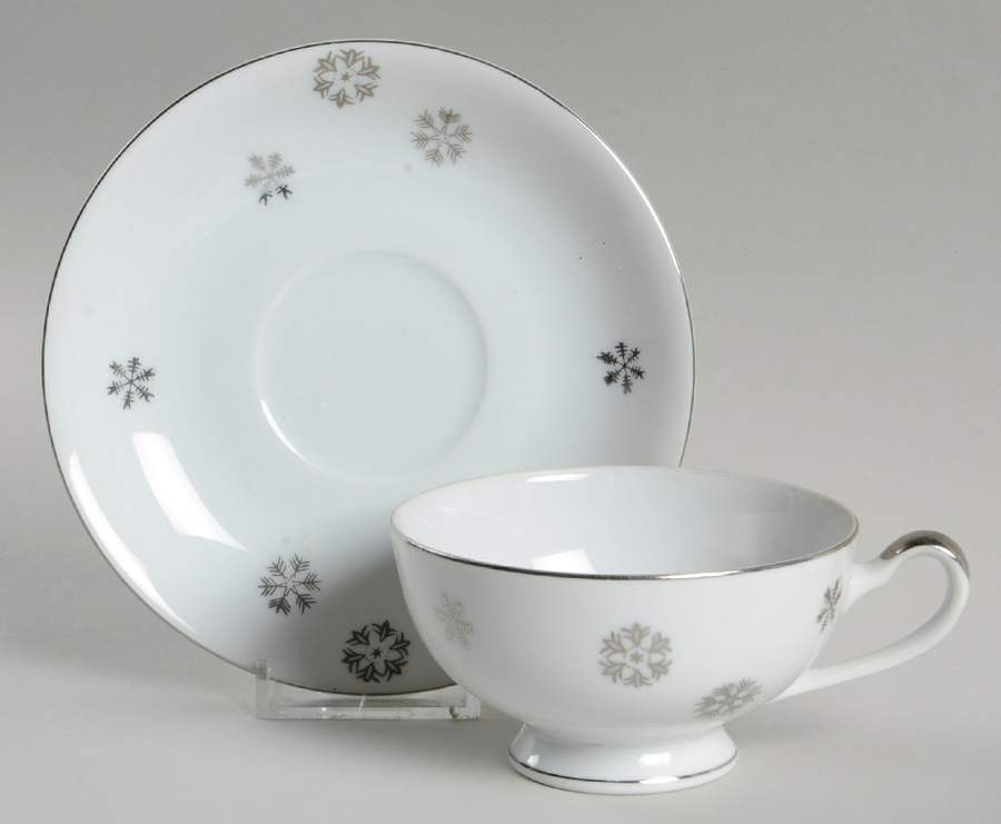 Snowy Footed Cup & Saucer Set by Seyei Toki Co-1