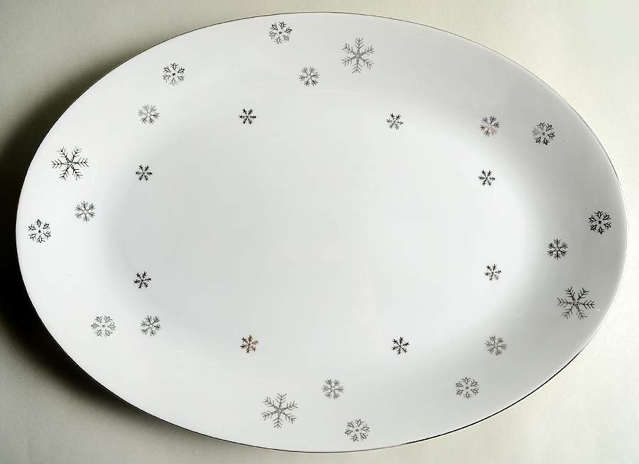 Snowy 16" Oval Serving Platter by Seyei Toki Co-1