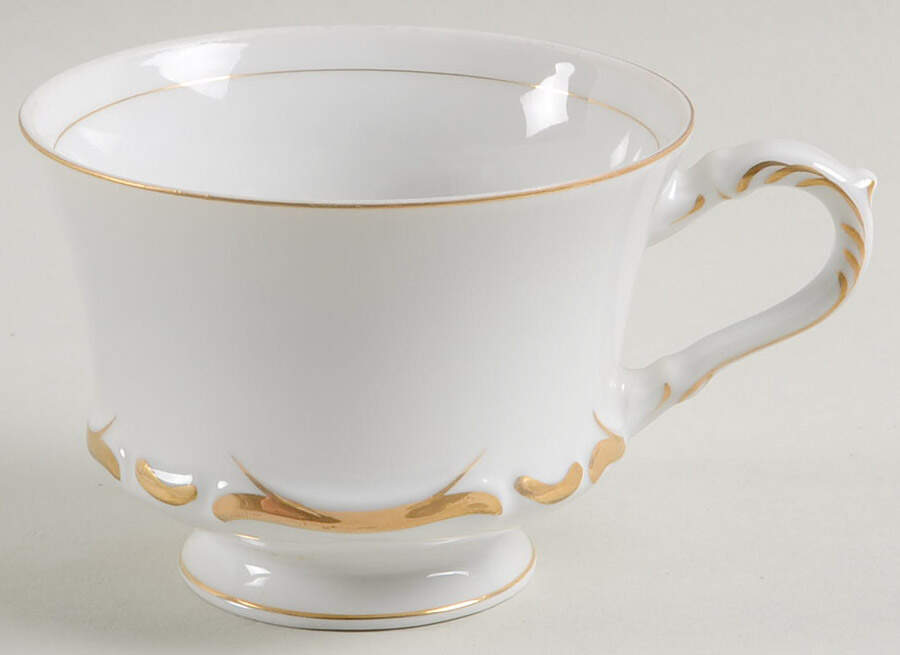 Triumph Footed Cup by Seyei Toki Co-1