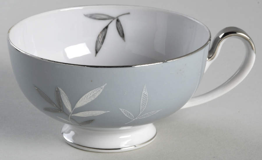 White Leaf Footed Cup by Seyei Toki Co-1