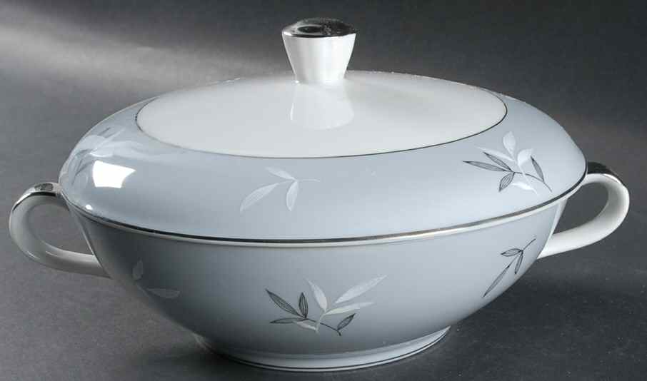White Leaf Round Covered Vegetable by Seyei Toki Co-1