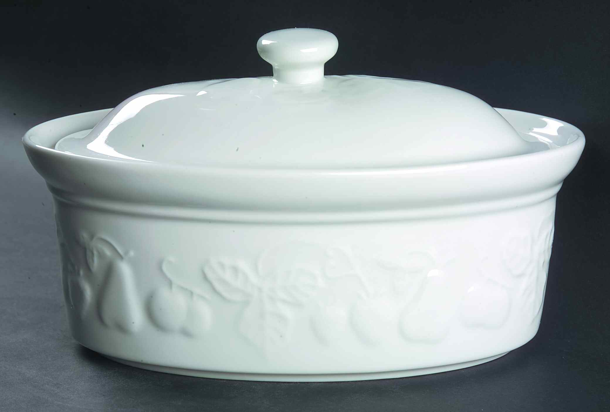 Garden Fresh 2 Quart Oval Covered Casserole by Sheffield-1