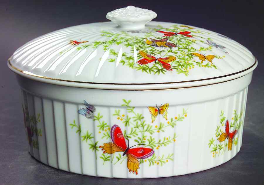 Ecstasy 1.5 Qt Round Covered Casserole by Shafford-1