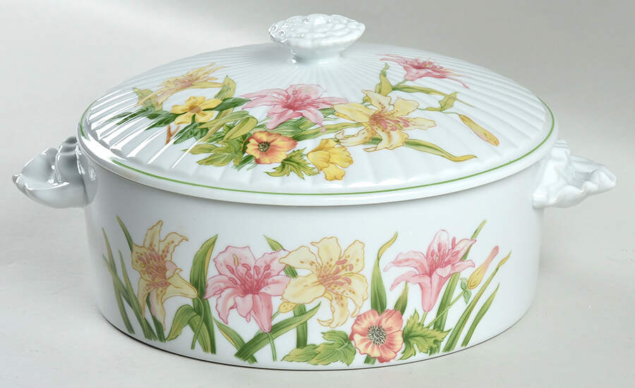 Jade Lily 2.5 Qt Round Covered Casserole by Shafford-1