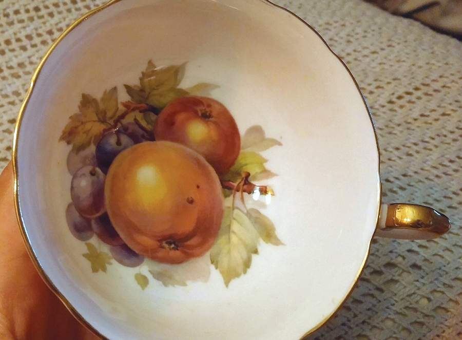 14208 Footed Cup by Shelley-1