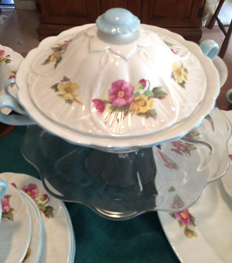 Begonia (Oleander Shape) Round Covered Vegetable by Shelley-1