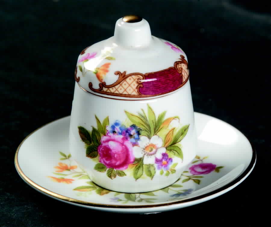 Dubarry Maroon Mustard & Lid with Underplate by Shelley-1