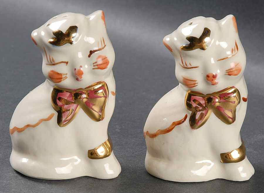 Puss N' Boots Salt & Pepper Set by Shawnee-1