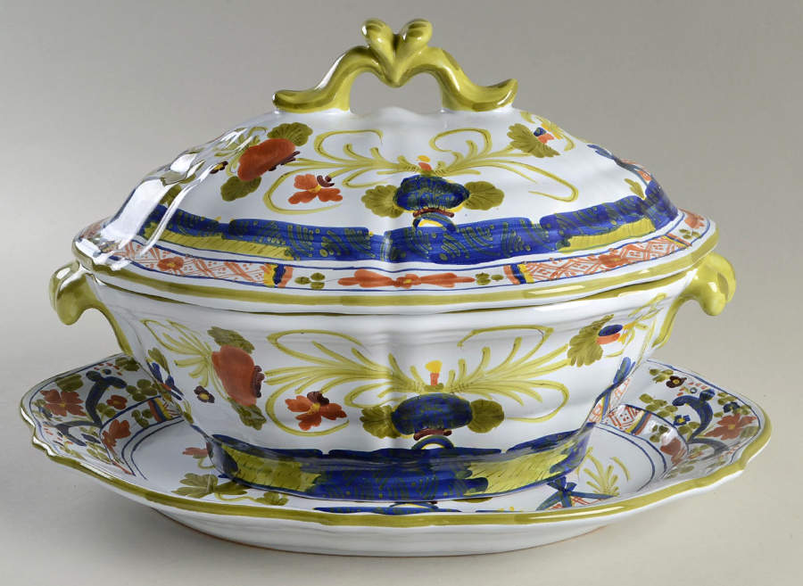 Carnation Oval Trueen & Lid with Underplate by Sigma-1