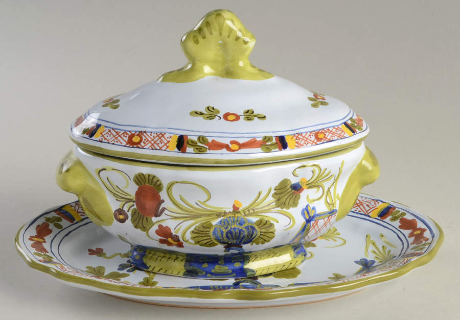 Carnation Gravy Boat & Lid w/Underplate by Sigma-1