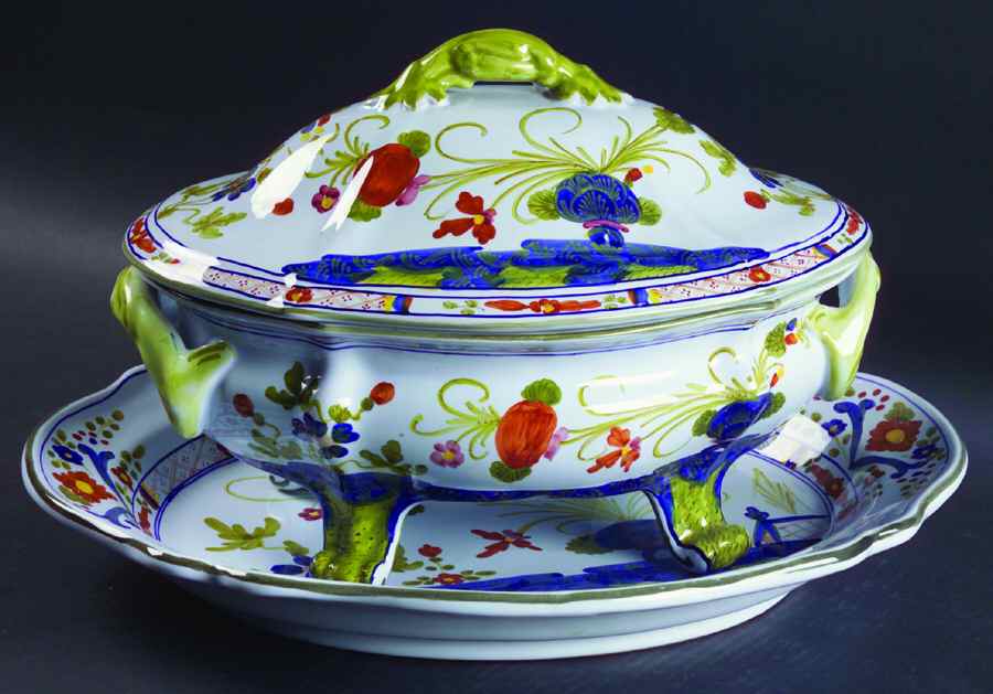 Carnation Oval Tureen & Lid with Underplate by Sigma-1