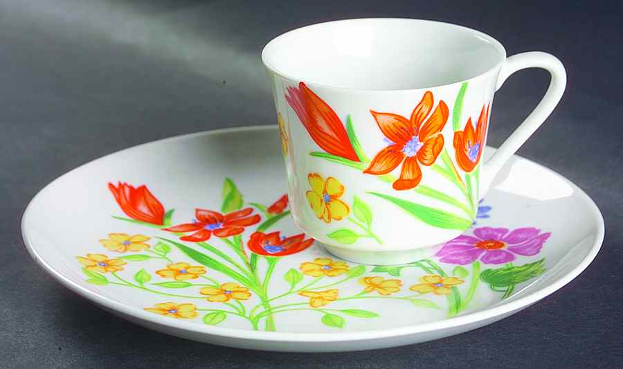 Field Flowers Snack Plate & Cup Set by Sigma-1