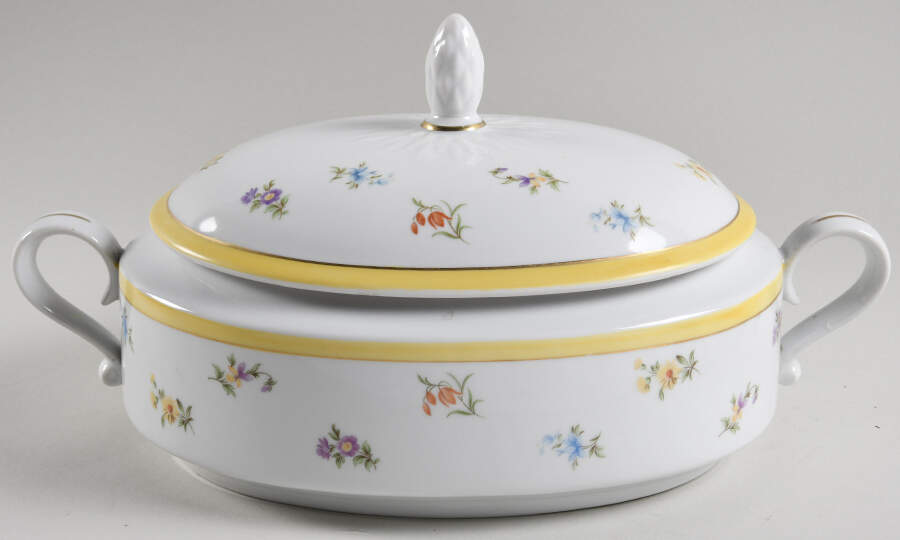 Grand Duchess 2 Quart Oval Covered Casserole by Sigma-1