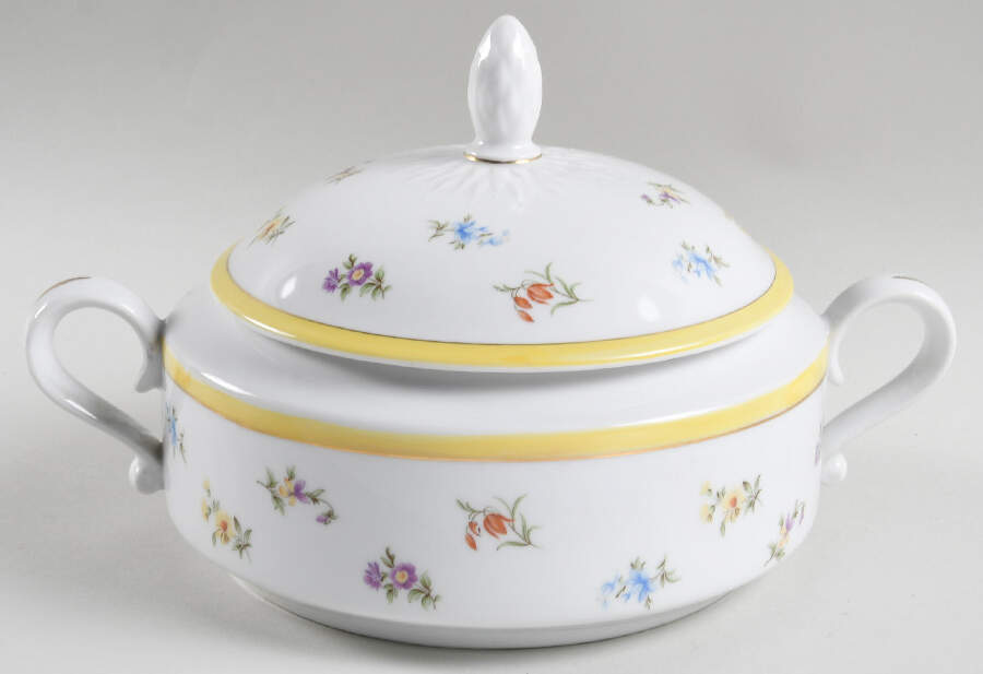 Grand Duchess 2.5 Qt Round Covered Casserole by Sigma-1
