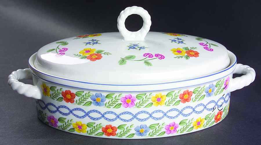 Romance 1.5 Quart Oval Covered Casserole by Sigma-1