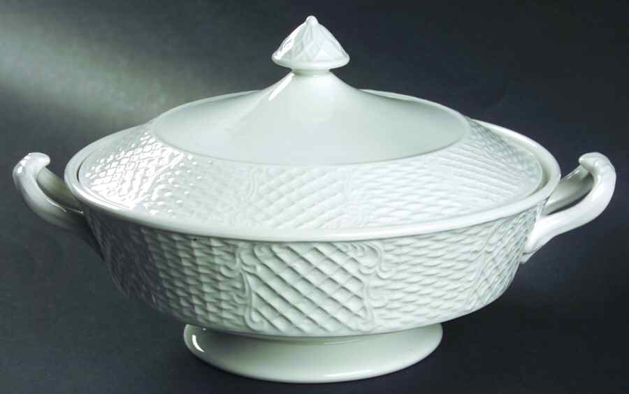 Marlborough (Embossed Wicker Lattice Rim) Round Covered Vegetable by Simpsons-1