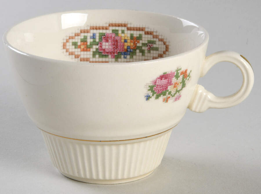 Basket Pp (Gold Inner Ring) Flat Cup by Salem-1