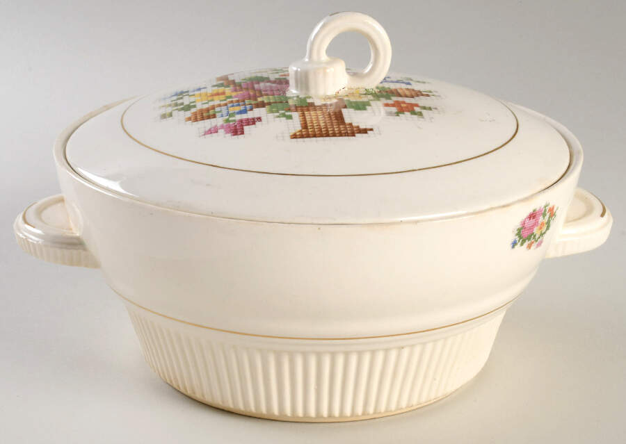 Basket Pp (Gold Inner Ring) Round Covered Vegetable by Salem-1