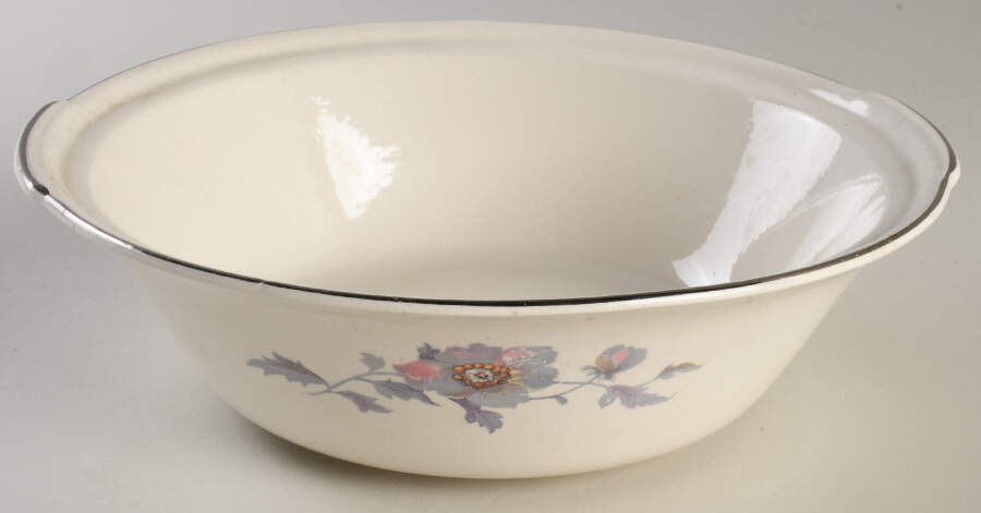 Bryn Mawr Round Vegetable No Lid by Salem-1