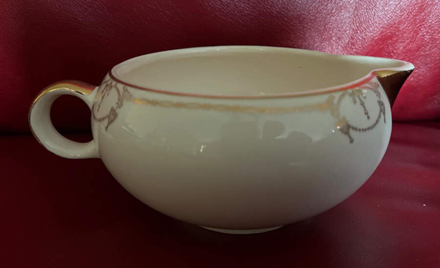 Commodore Gravy Boat by Salem-1
