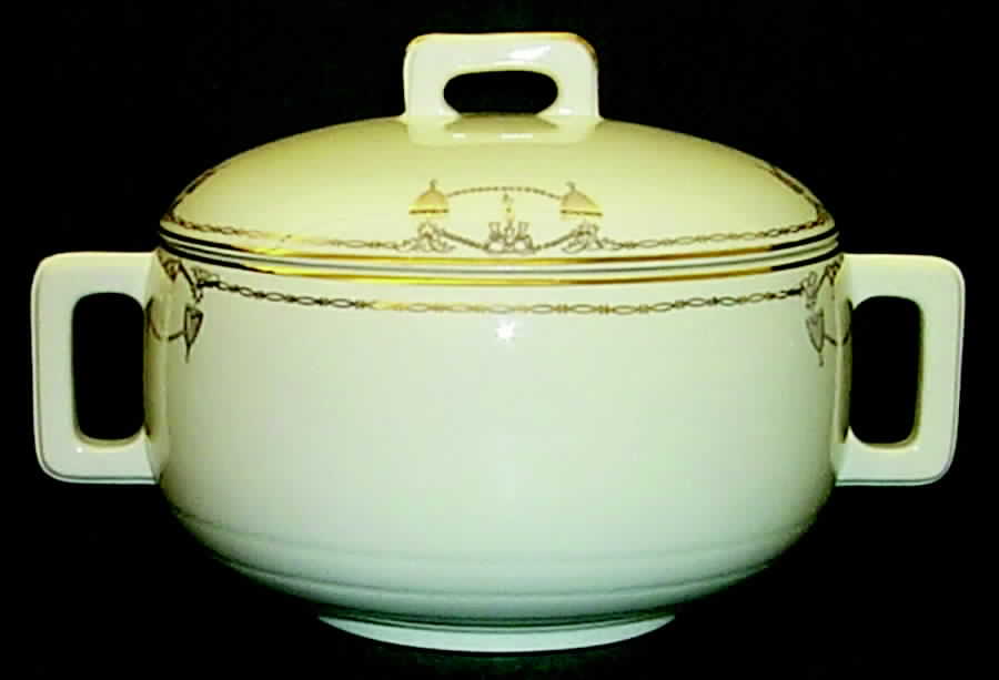 Commodore Round Covered Vegetable by Salem-1