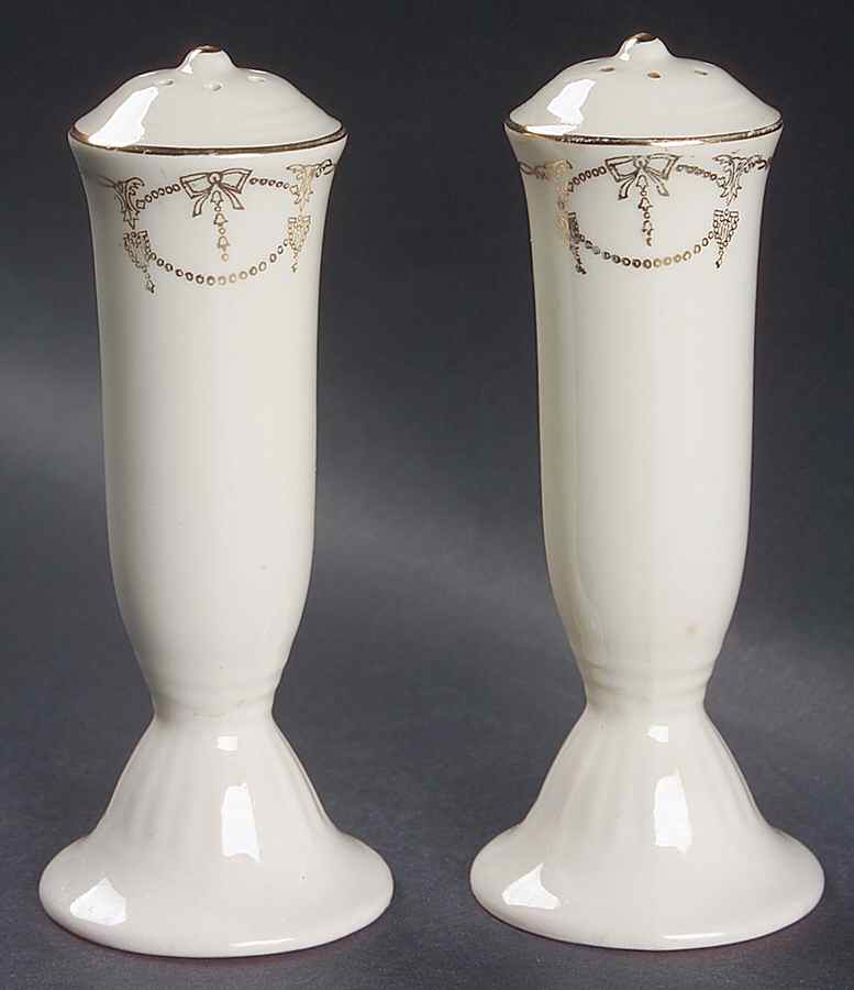 Commodore Salt & Pepper Set by Salem-1