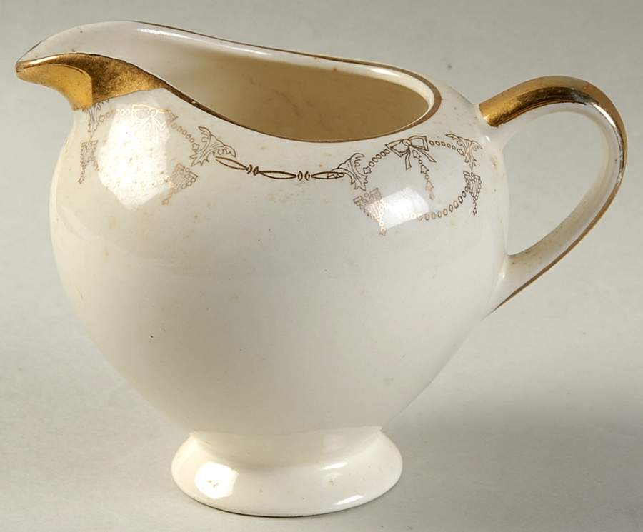 Commodore Creamer by Salem-1
