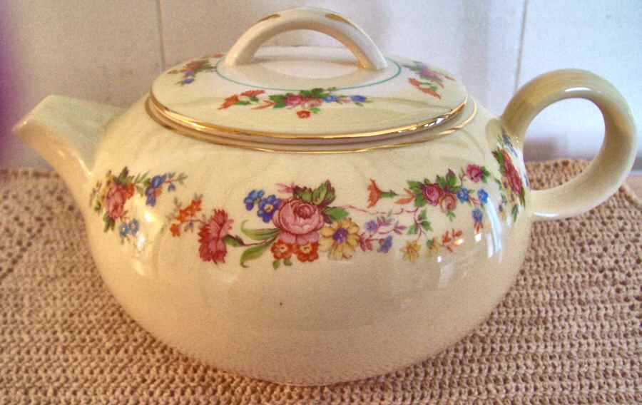 Debutante Teapot & Lid by Salem-1