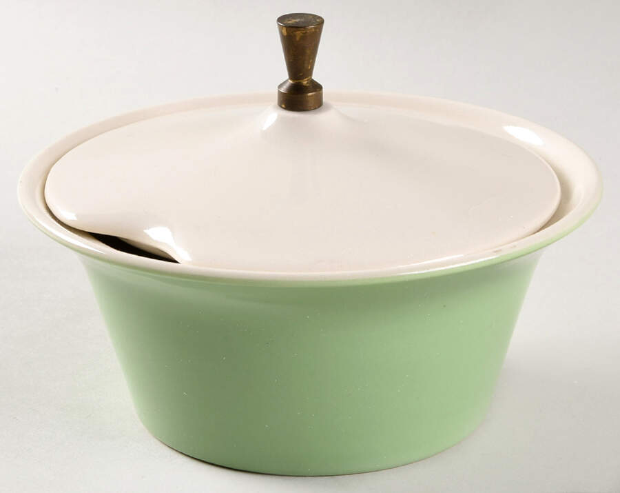 Maple Leaf Round Sauce Boat & Lid by Salem-1