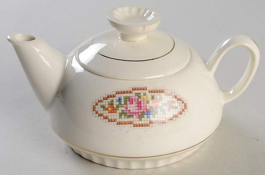 Sampler Creamer & Lid by Salem-1
