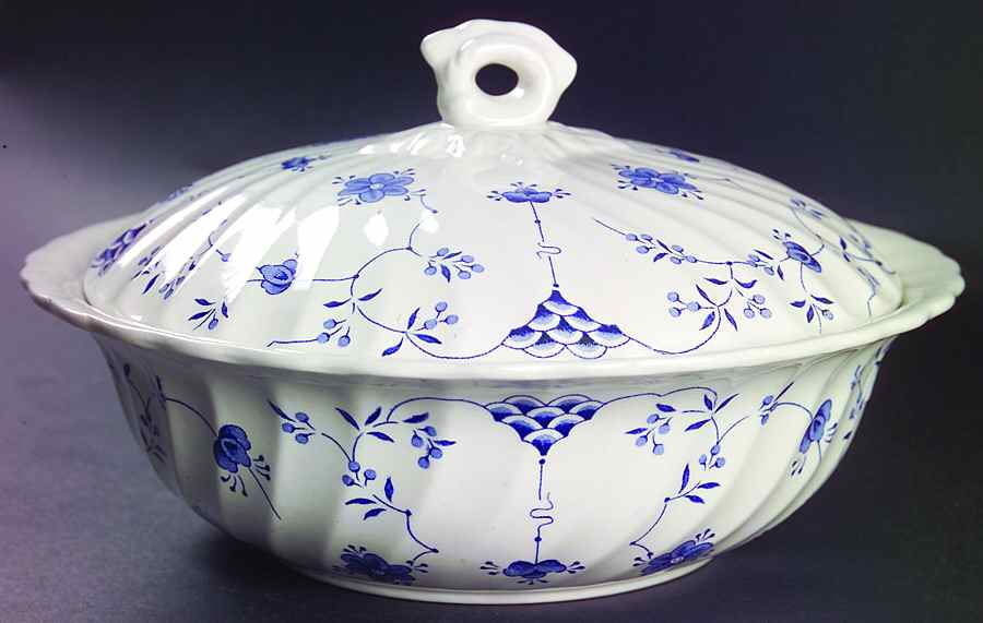 Yorktown 1 Qt Round Covered Casserole by Salem-1