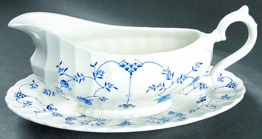 Yorktown Gravy Boat & Underplate/Relish by Salem-1