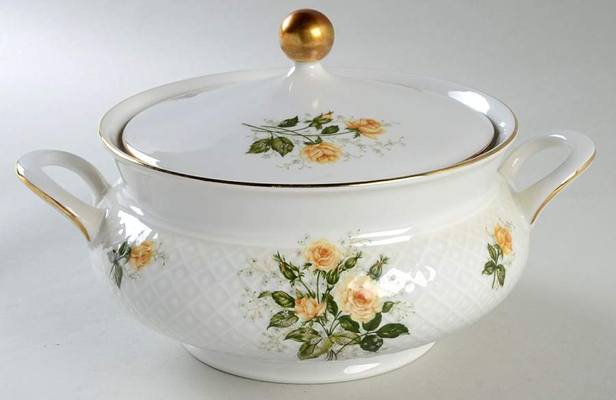 25916 Round Covered Vegetable by Seltmann-1